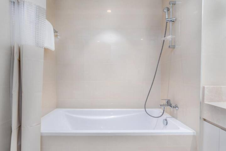 Bathroom 2, Mystic - Act One Tower, Dubai
