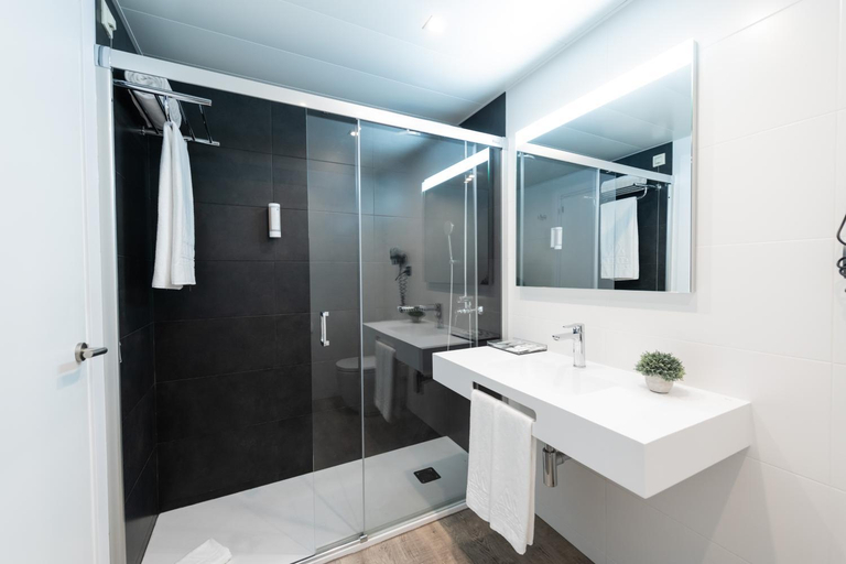 Bathroom 4, Aparthotel Atenea Barcelona, Barcelona