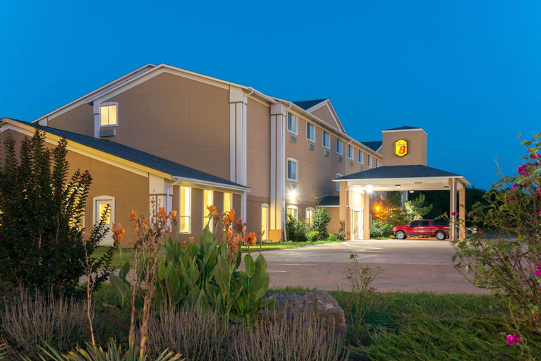 Exterior & Views, Super 8 by Wyndham Perry, Noble
