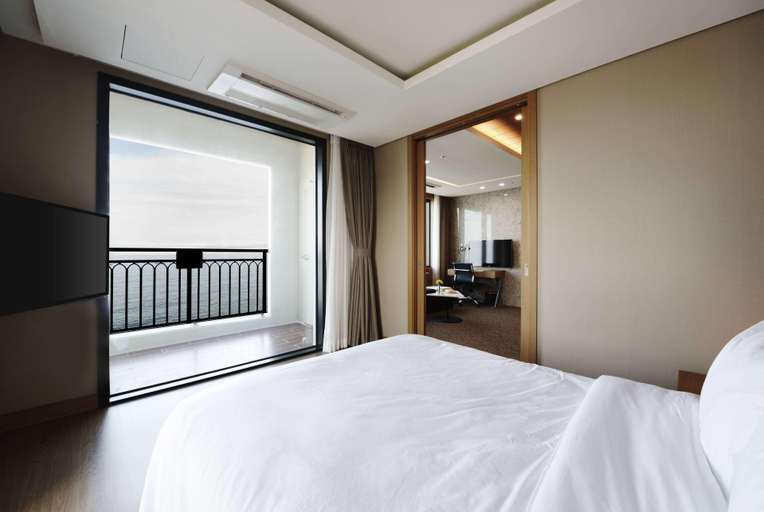 Bedroom 3, Ramada Gangwon Sokcho Hotel, Sokcho