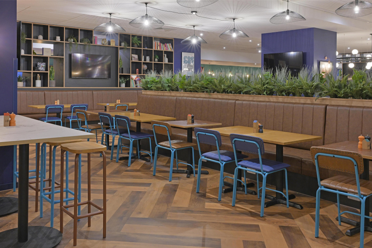 Food & Drinks 4, Travelodge Gatwick Airport Central, Surrey