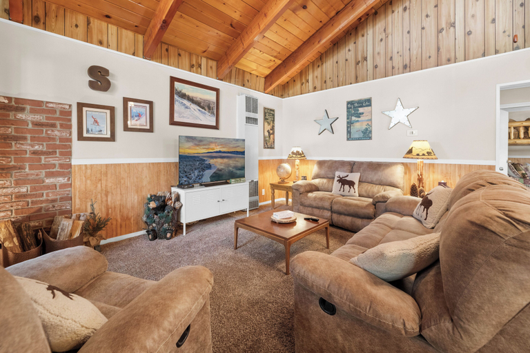 Others 4, Hythe cabin, San Bernardino
