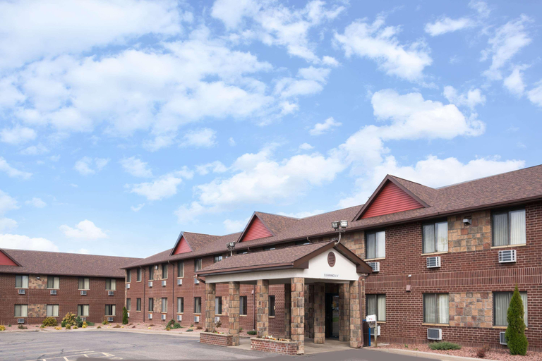 Exterior & Views 2, Baymont by Wyndham Eau Claire WI, Eau Claire