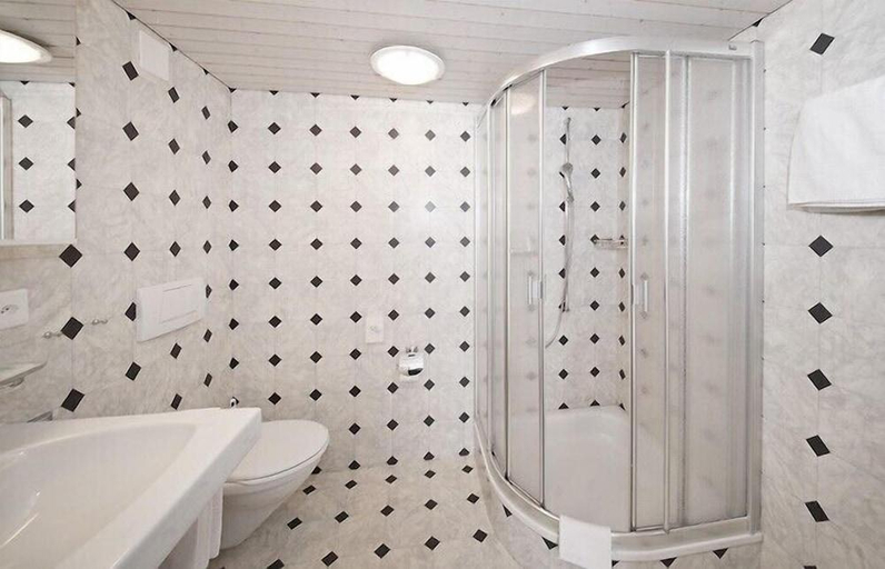 Bathroom 5, Hotel Engelberg "mein Trail Hotel", Obwalden