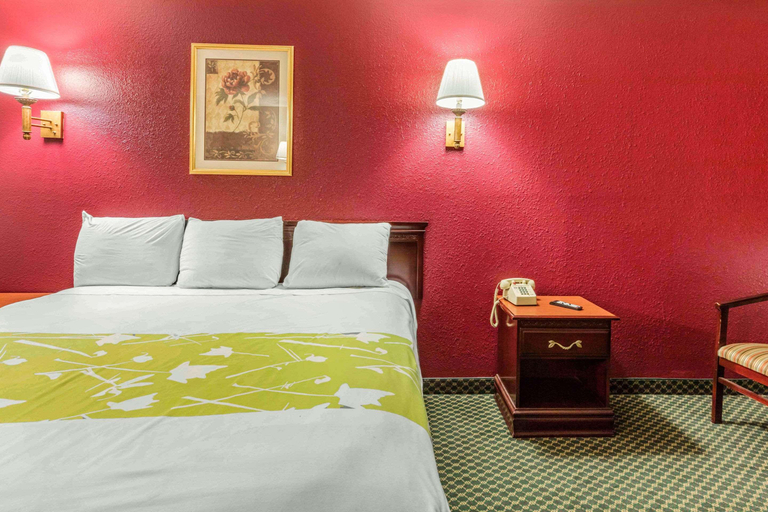 Bedroom 3, Rodeway Inn Prattville I-65, Elmore