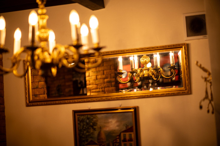 Food & Drinks 3, Auberge Licht, Hita