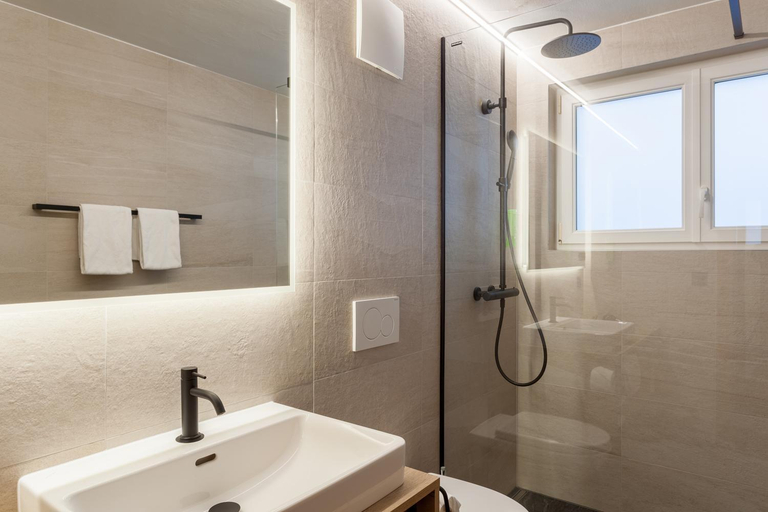 Bathroom 4, Hotel Jaegerhof, Visp