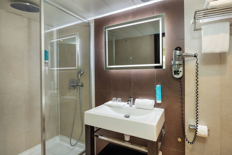 Bathroom 5, Hotel Royalmar, Alpes-Maritimes