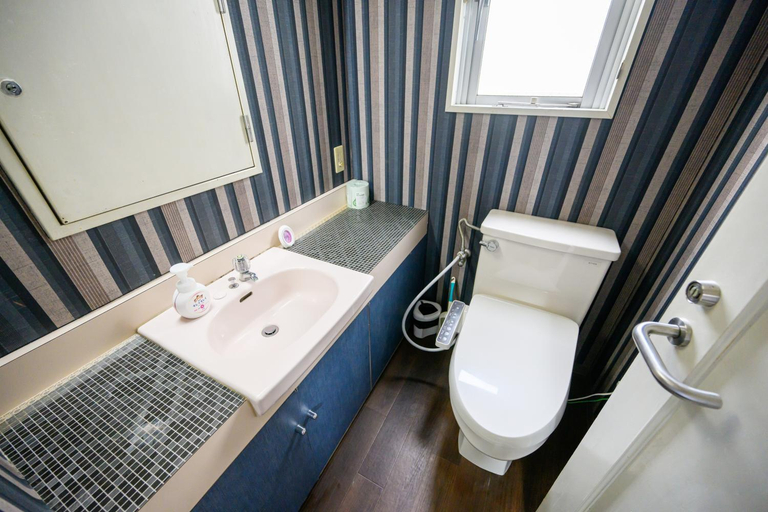 Bathroom 3, Yiyihouse Shinsaibashi, Osaka