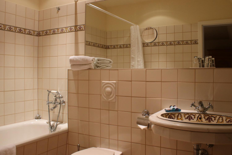 Bathroom 5, Hotel Schloss & Gut Ulrichshusen, Mecklenburgische Seenplatte