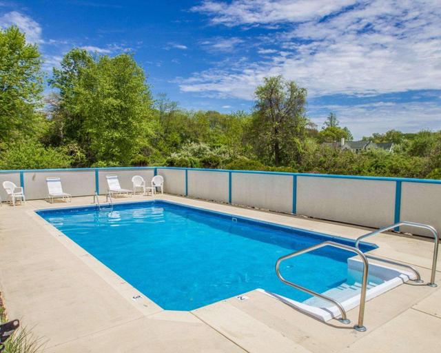 Sport & Beauty 2, Econo Lodge Inn & Suites Old Saybrook - Westbrook, Middlesex