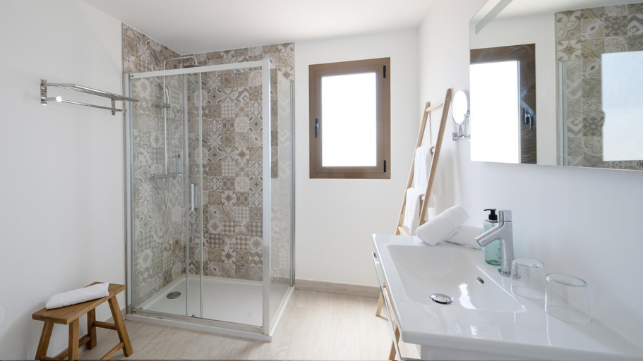 Bathroom 2, Hotel Rosamar - Emar Hotels, Baleares