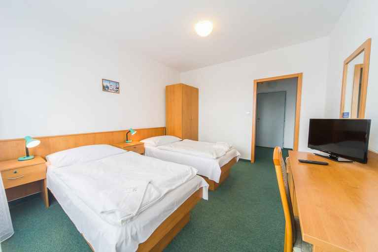 Bedroom 3, Hotel Arnost Garni, Pardubice