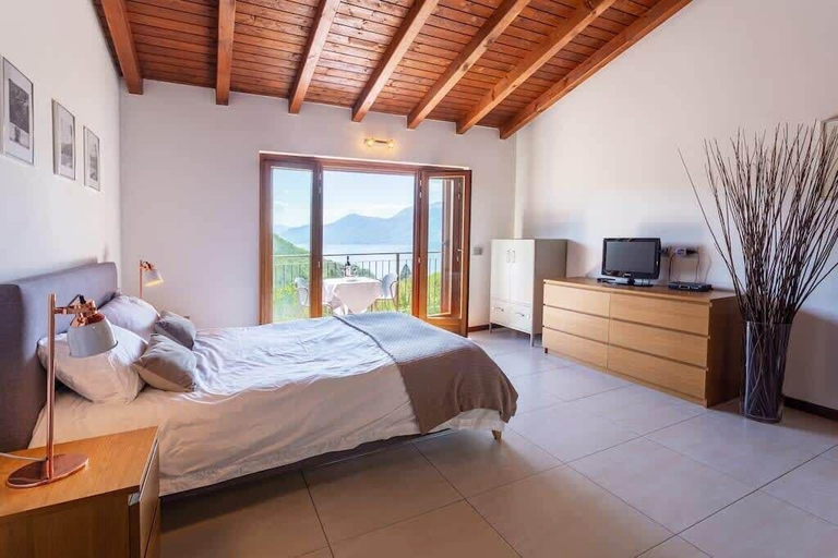 Bedroom 2, Dumenza Villas, Varese