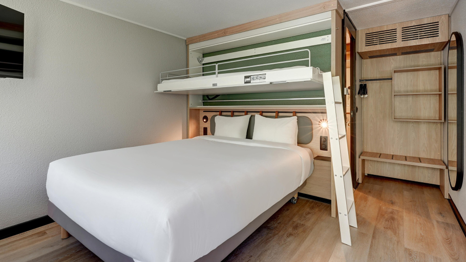 Bedroom 4, Campanile NATURE - Epône, Yvelines