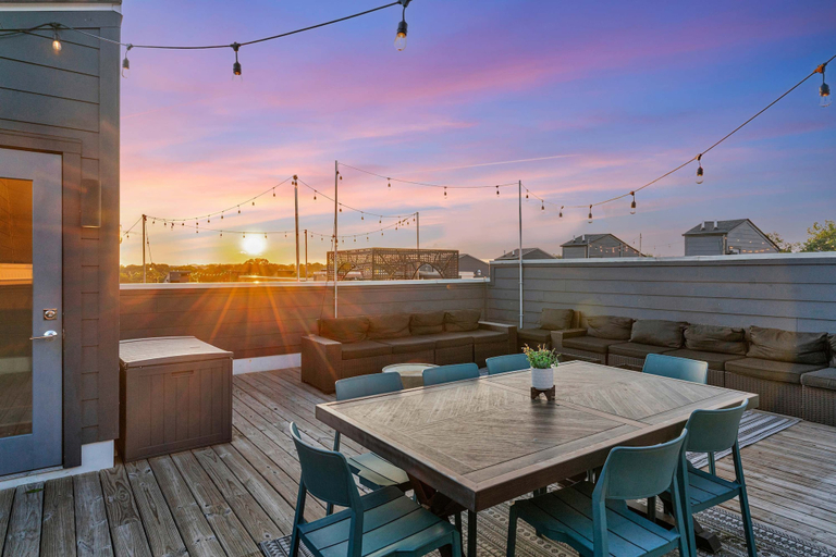 Room 4, Rooftop Deck 2 Car Garage Near Downtown Nashville, Davidson