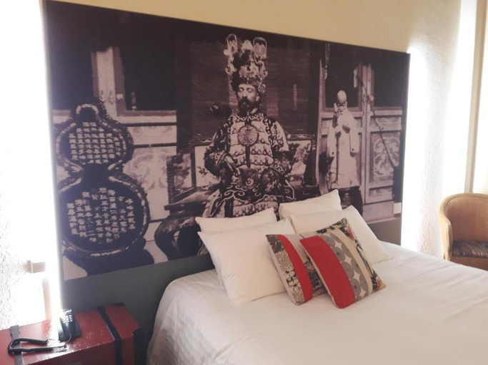 Bedroom 3, Logis Hotel Lafayette Rochefort France, Charente-Maritime