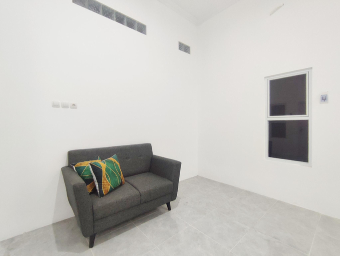 Public Area 3, RedDoorz @ Arya Yudini Tugu Kartasura, Sukoharjo