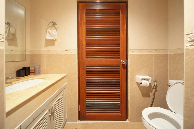 Bathroom 4, Shamrock Hotel Pattaya, Pattaya