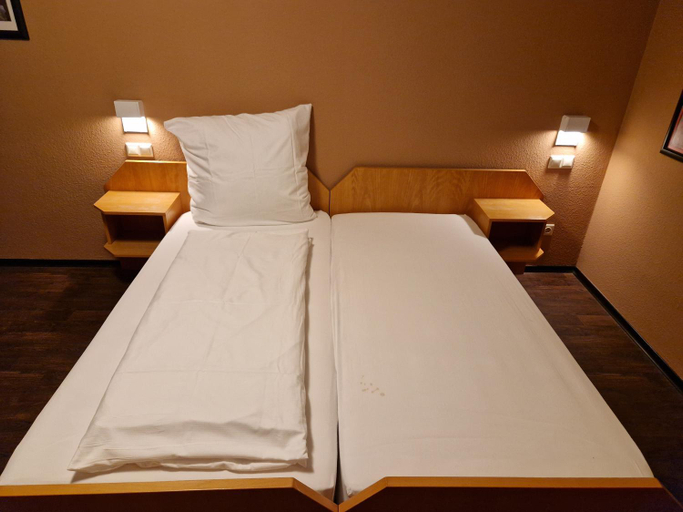 Bedroom 2, Hotel Restaurant Oliva, Steinfurt