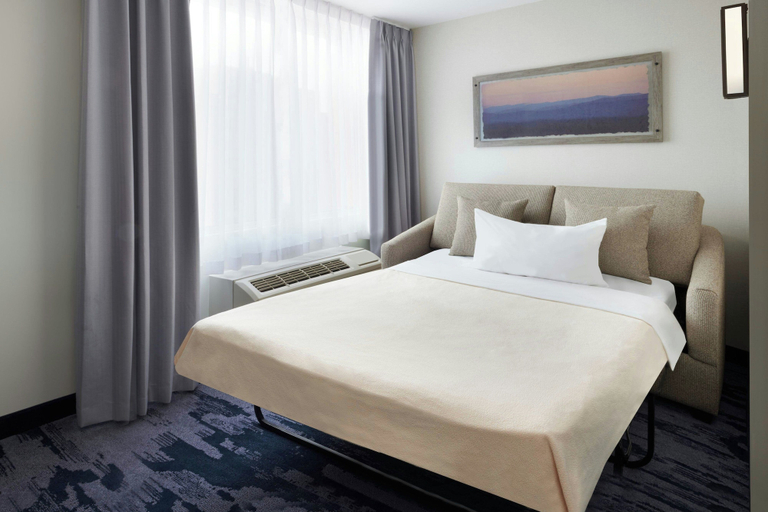 Bedroom 3, Fairfield Inn & Suites by Marriott Calgary Downtown, Division No. 6