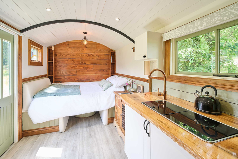 Bedroom 2, Host Stay Dipple Farm Shepherds Hut, Devon