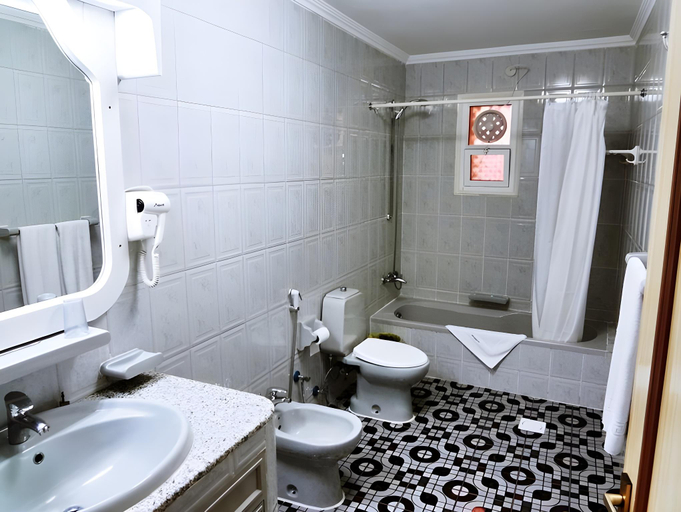Bathroom 4, Bowshar International Hotel, Bausher