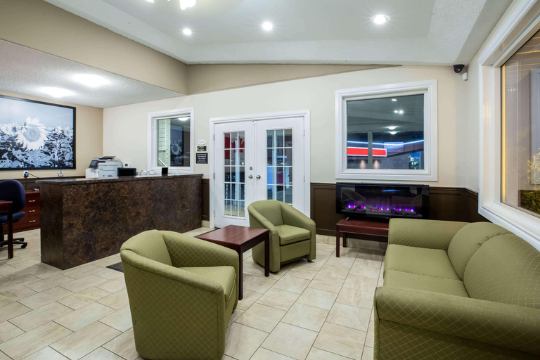 Public Area, Super 8 by Wyndham Smoky Lake, Division No. 12
