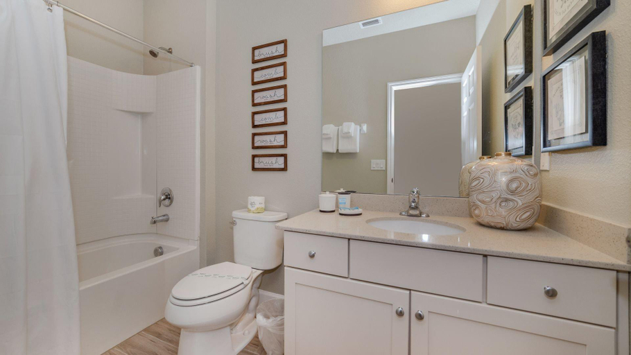 Bathroom 5, 6008 oak Green Loop, Polk