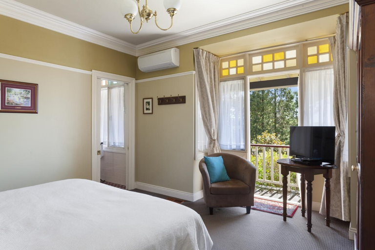 Bedroom 1, Bethany Manor, Blue Mountains