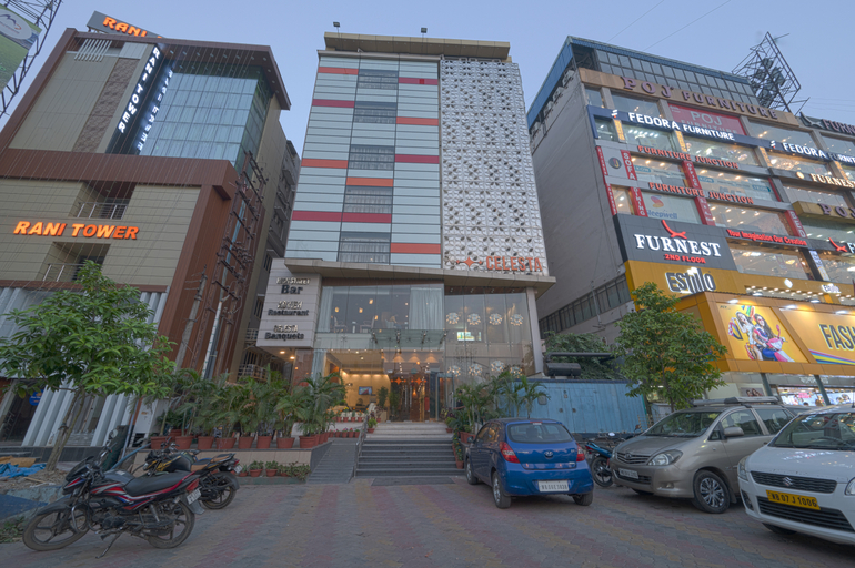 Exterior & Views