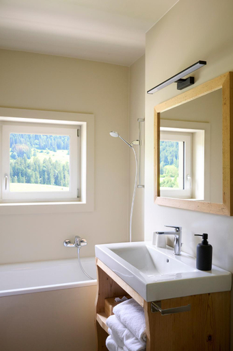 Bathroom 4, Maison d'hotes Ermitage, Pays-d'Enhaut