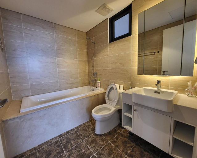 Bathroom 3, Vinhomes D'Capital - 119 Tran Duy Hung-Trung Hoa-Cau Giay, Cầu Giấy