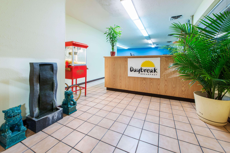 Public Area 2, Days Inn by Wyndham Frankfort, Franklin