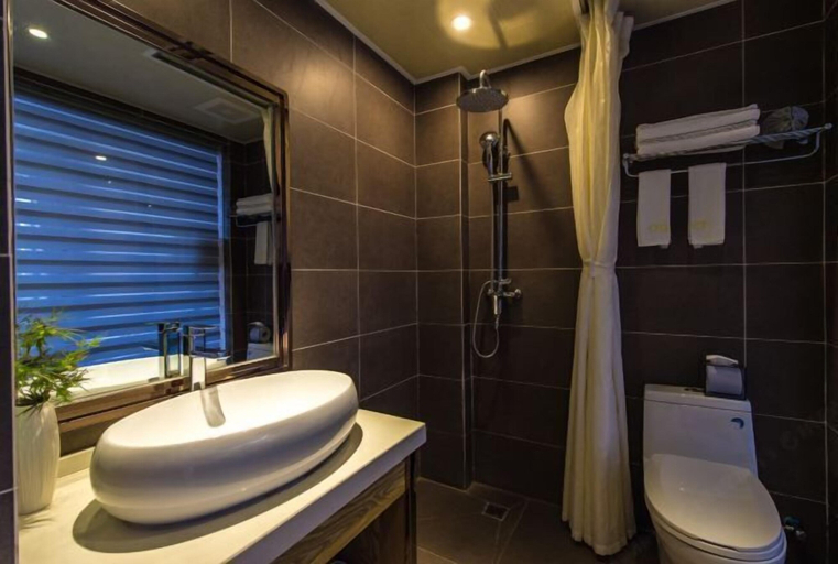 Bathroom 4, Yuer Inn, Dali Bai