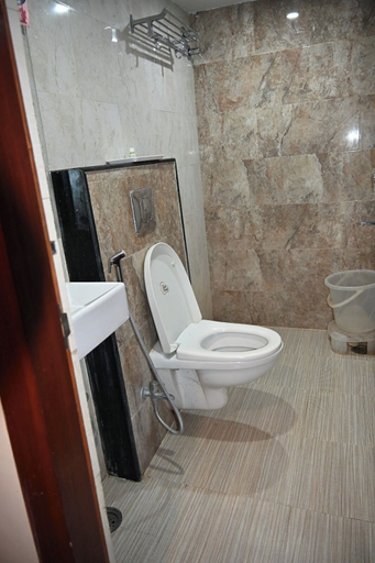 Bathroom, Hotel SJR, Varanasi