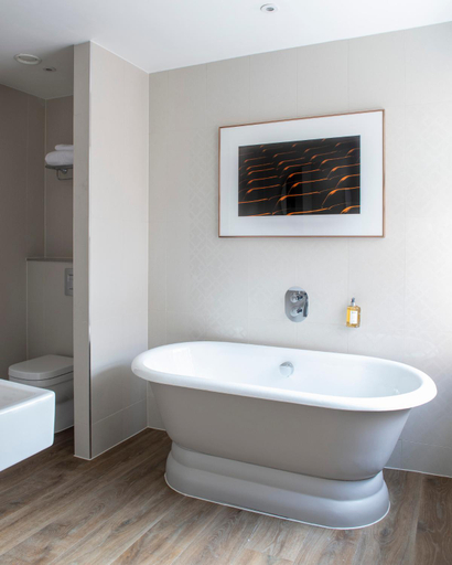 Bathroom 4, Bush Hotel Farnham, Hampshire