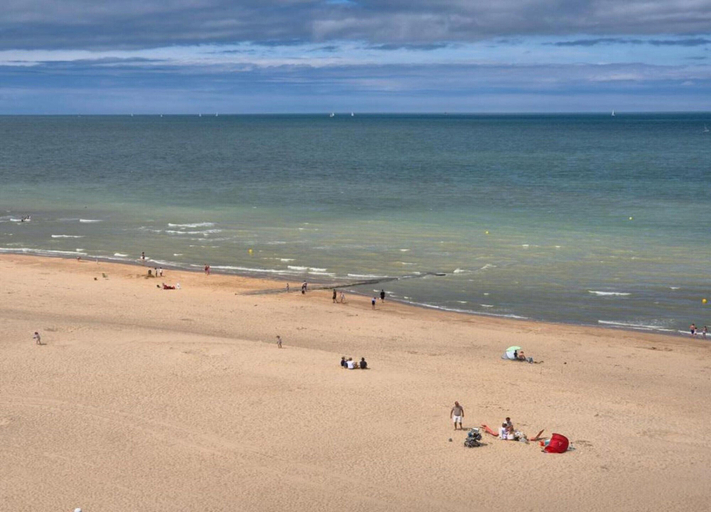 View from property 3, Studio in St-idesbald With Sea View Balcony, West-Vlaanderen
