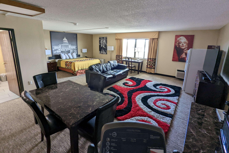 Bathroom 4, Super 8 by Wyndham Wichita North, Sedgwick