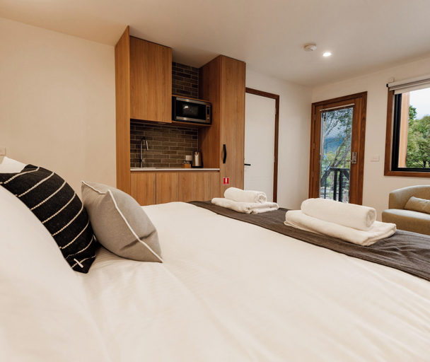Bedroom 3, Oaks Lake Crackenback Resort, Snowy River