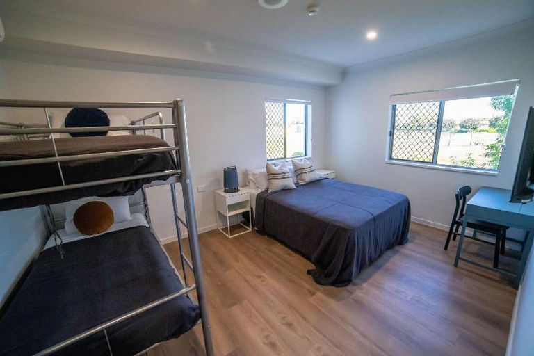 Bedroom 2, Mackay Adventure Lodge, Mackay - Pt A