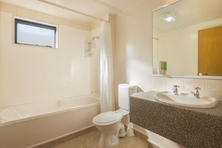 Bathroom 3, Bella Vista Motel Oamaru, Waitaki