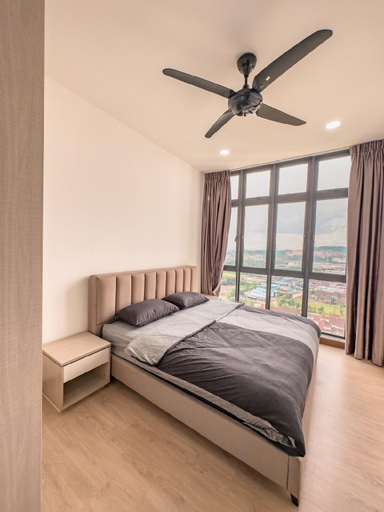 Bedroom 3, Starry x DELUX  8 Pax *FREE Netflix access, Johor Bahru