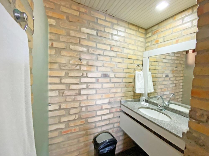 Bathroom 4, Parque Das Fontes, Beberibe