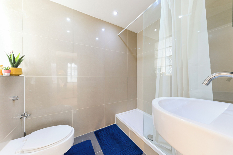 Bathroom 3, The Knightsbridge Park Tower Apt, London