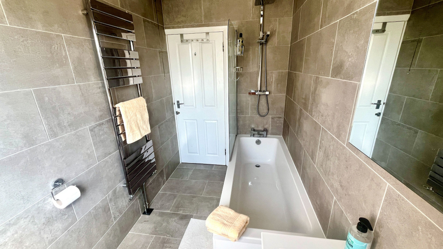 Bathroom 3, Modern 1 Bedroom Apt In Maidenhead Nr River Thames, Buckinghamshire