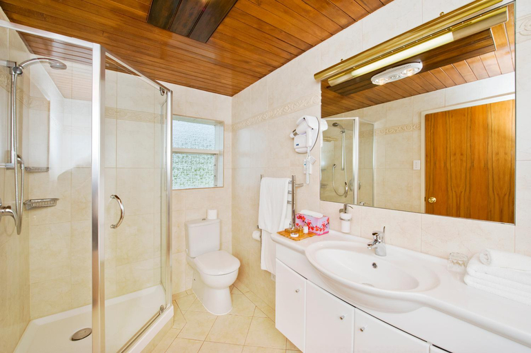 Bathroom 4, Waitakere Resort and Spa, Waitakere