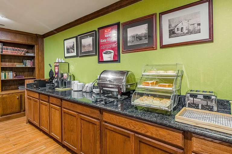 Food & Drinks, Econo Lodge Inn & Suites Southwest, Norton