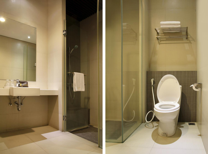 Bathroom 14