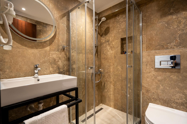 Bathroom 5, Old Harbour Hotel İstanbul, Fatih